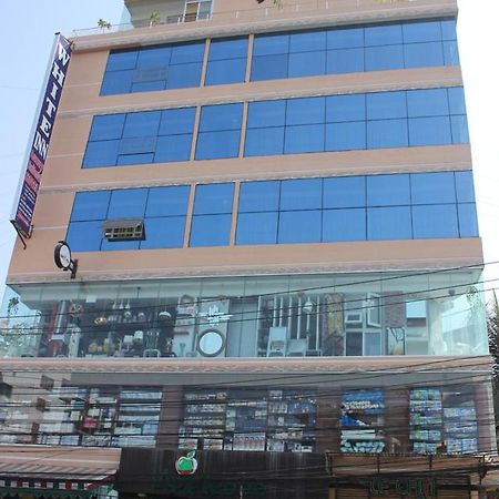 吉大港 白色宾馆酒店 外观 照片